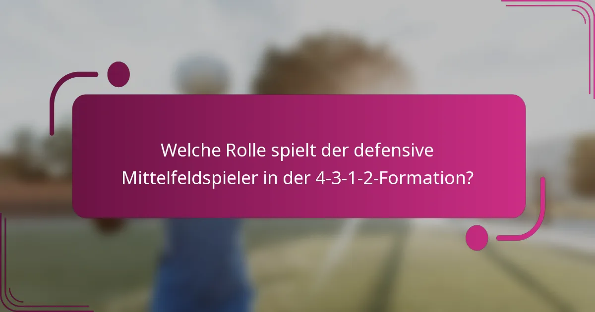 Welche Rolle spielt der defensive Mittelfeldspieler in der 4-3-1-2-Formation?